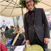 Sono neolaureato con il massimo dei voti in Filosofia e Forme del Sapere presso l'Università di Pisa e con il massimo con lode al ISSM Boccherini di Lucca